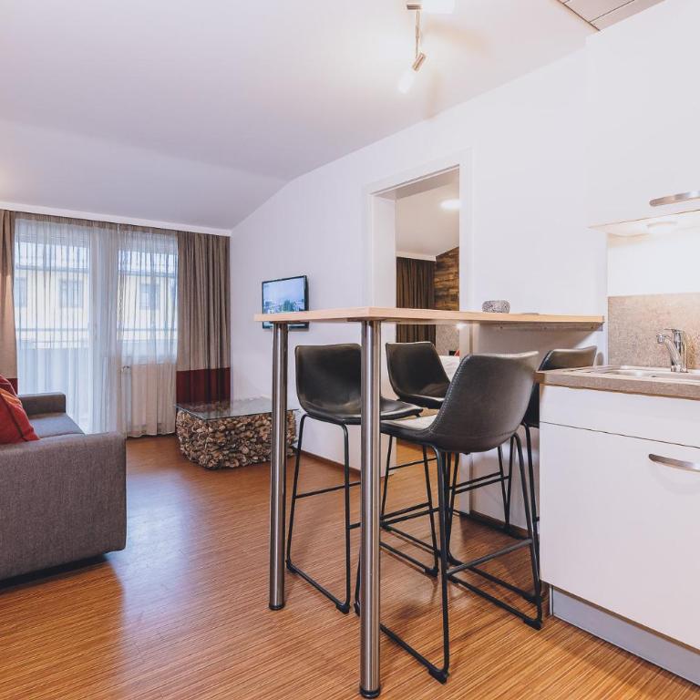 Alpine City Living by we rent, SUMMERCARD INCLUDED - Superior Apartment - 11