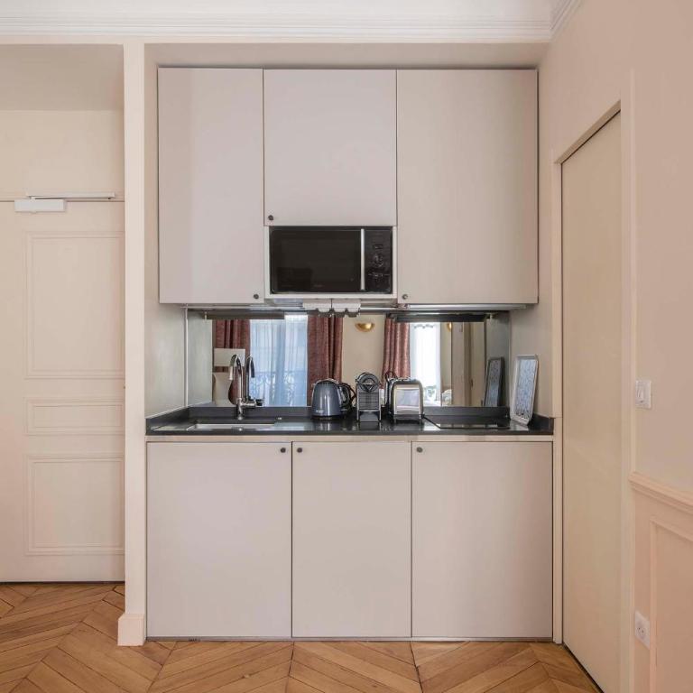 LE BEAU MARAIS - Luxury Apartments, AIR COND, LIFT - Deluxe Queen Studio AMBRE - 4