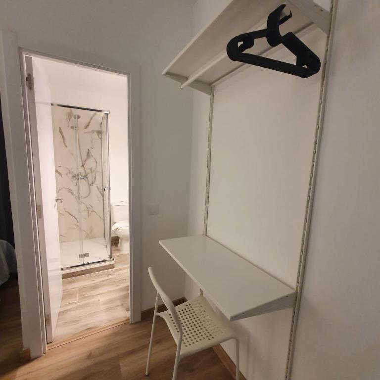 Hostal Vara Madrid - Family Room - 5