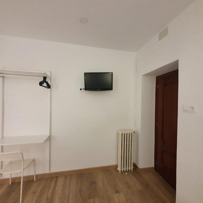 Hostal Vara Madrid - Family Room - 7