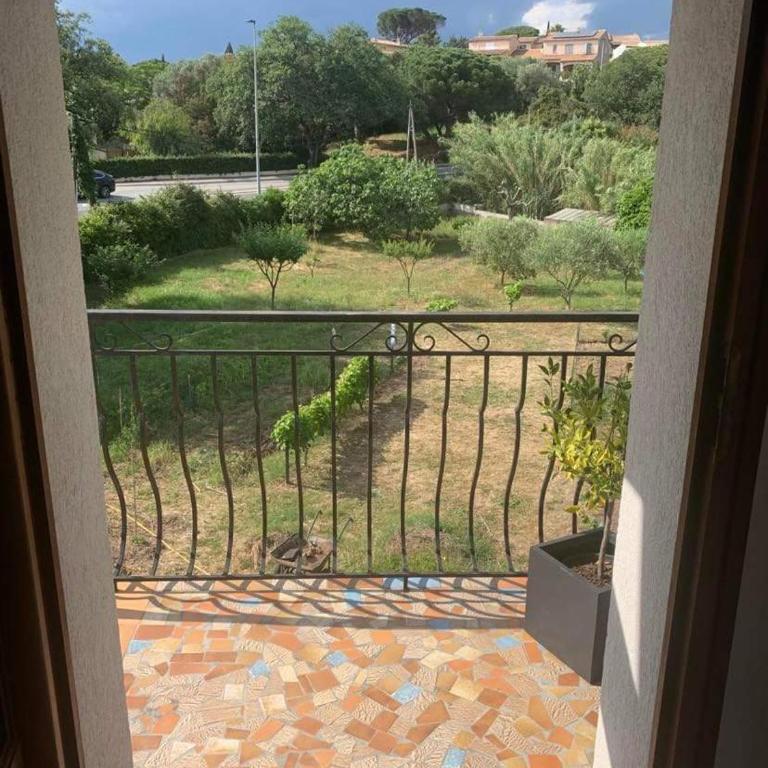 Appartement indépendant dans villa, entre Fréjus et St Raphaël - Apartment with View and Balcony - 3