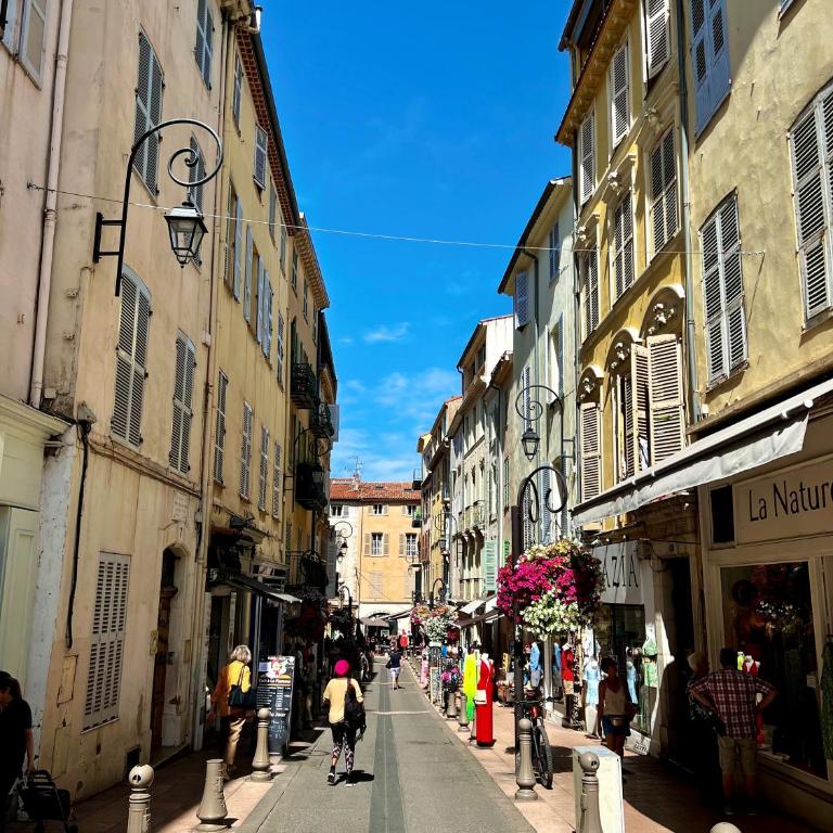Superbe appartement en plein centre du vieil Antibes - Appartement 1 Chambre - 30