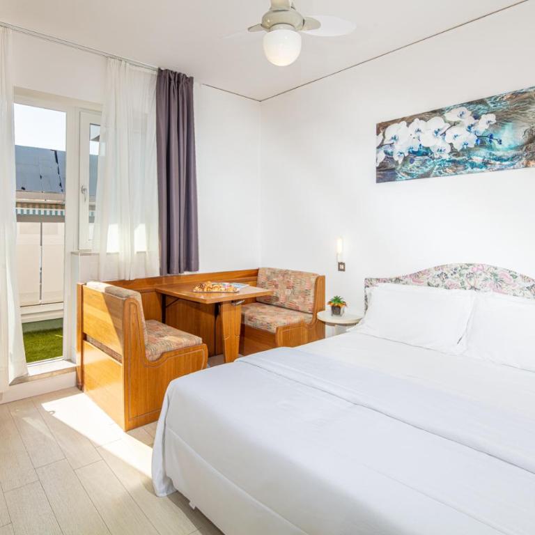 Hotel Alexander - Camera Familiare con Letto a Castello (2 Adulti + 2 Bambini) - 1