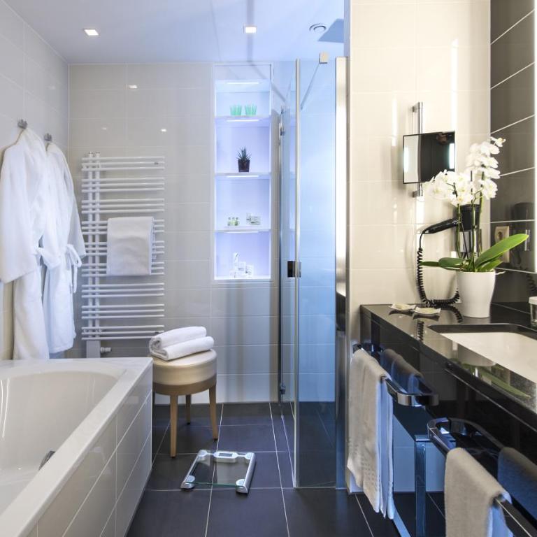 Hotel Warmbaderhof - Doppelzimmer Römerquelle - 1