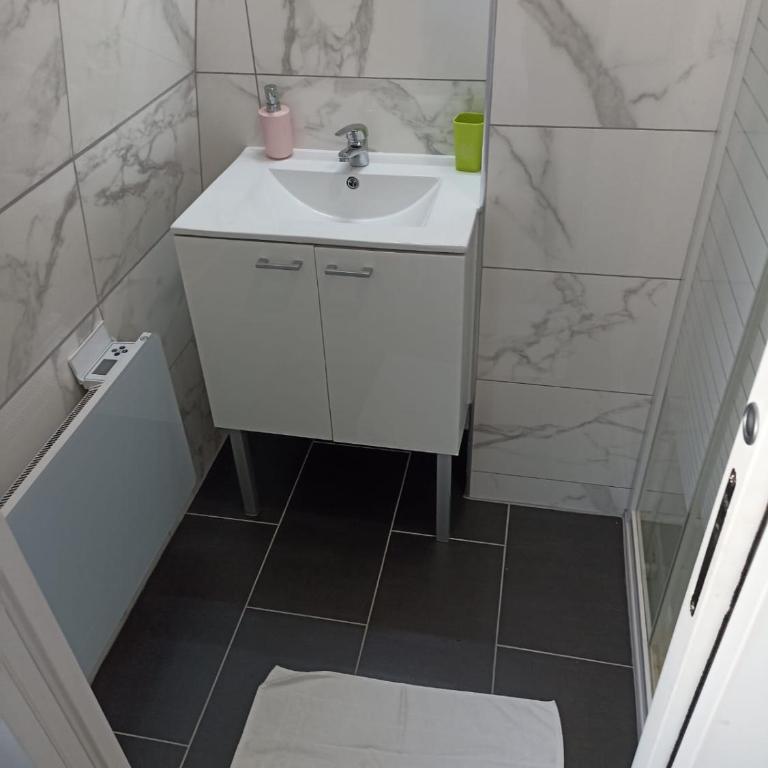 WIFI- STADE DE FRANCE- BASILIQUE CATHEDRALE MONSEJOURASAINTDENIS - One-Bedroom Apartment - 12
