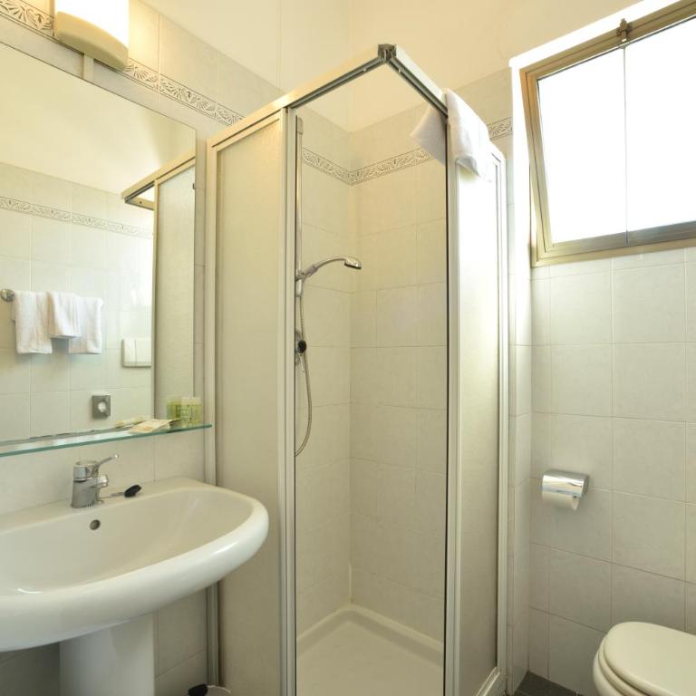 Hotel Diano Marina Mhotelsgroup - Habitación Doble con baño privado - 12