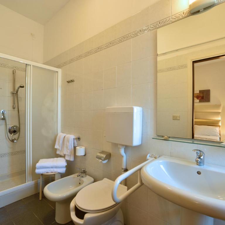 Hotel Diano Marina Mhotelsgroup - Habitación Doble con baño privado - 13
