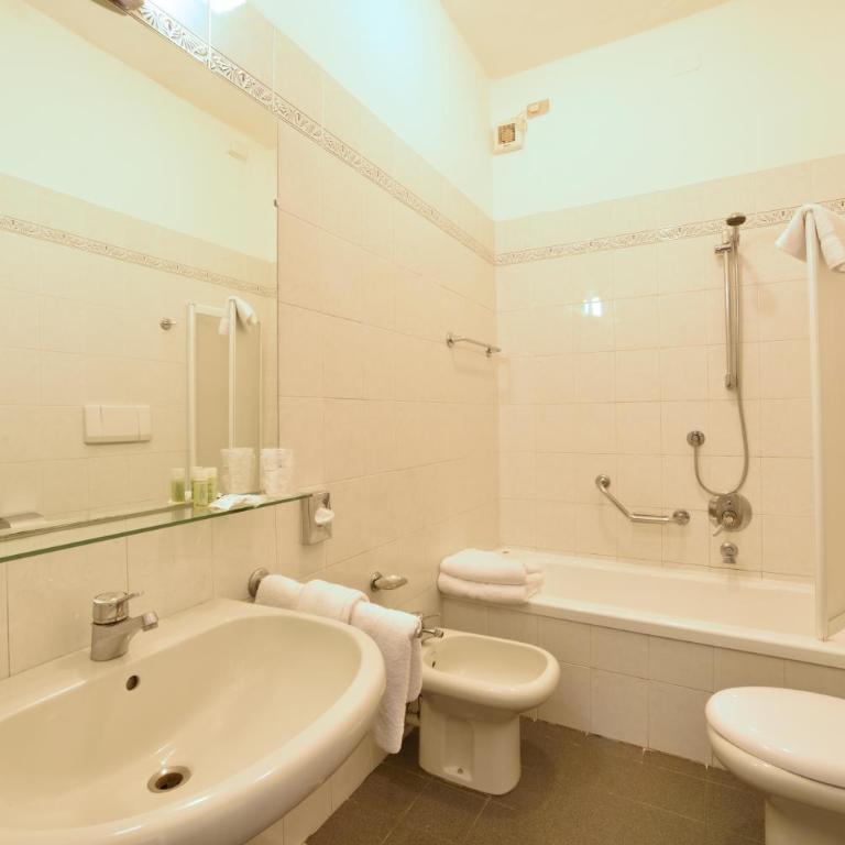 Hotel Diano Marina Mhotelsgroup - Habitación Cuádruple Clásica - 2
