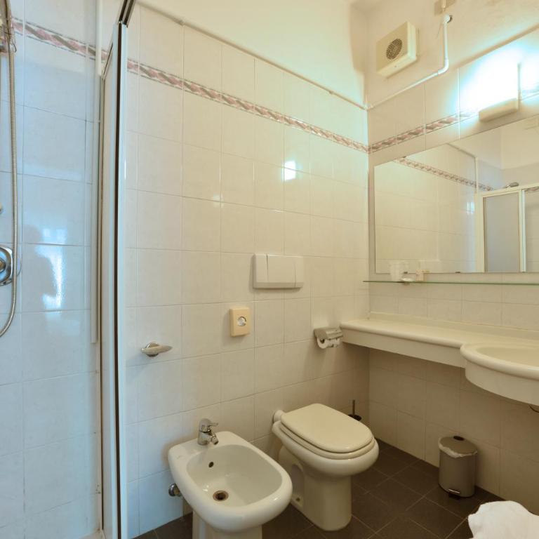 Hotel Diano Marina Mhotelsgroup - Habitación Triple - 5