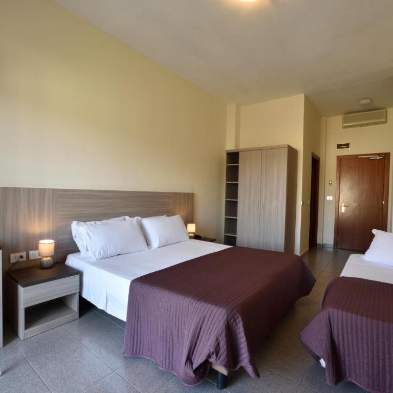 Hotel Diano Marina Mhotelsgroup - Habitación Cuádruple Clásica - 1