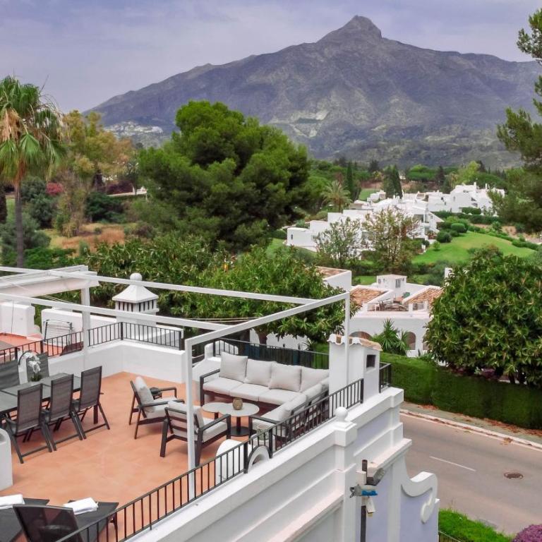 Charming and Modern 3-Bedroom Duplex in Aloha Pueblo with Mountain Views - Casa Unifamiliar de 3 dormitorios - 56