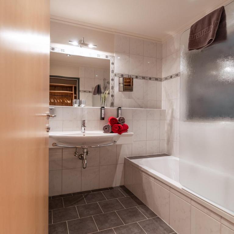 Hotel Astrid mit Panoramapool & inklusive JokerCard - Junior Suite mit Bergblick - 4
