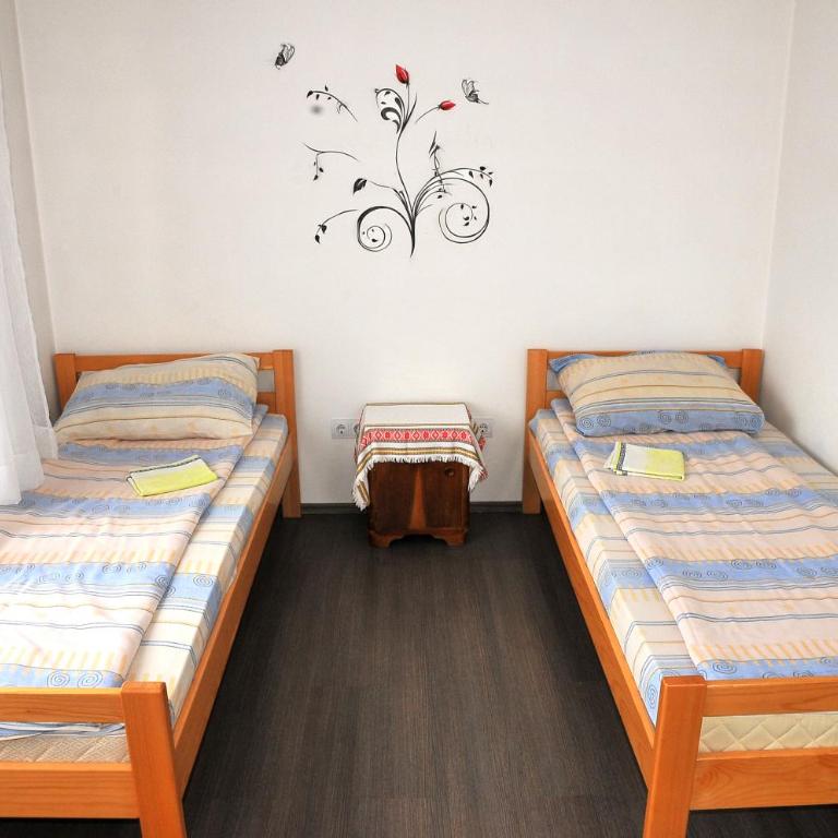 Hostel Room - Dvokrevetna Soba sa Zasebnim Krevetima - 1