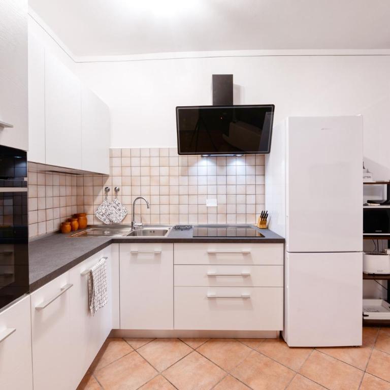 Wolf House - Peschiera Holiday - Jacuzzi Privata - Appartamento con 2 Camere da Letto - 6
