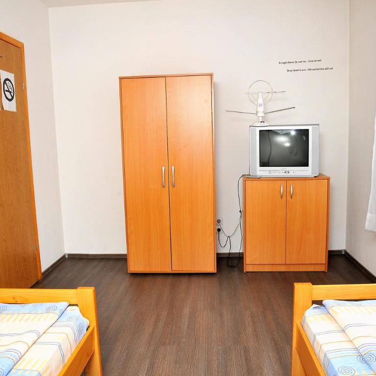 Hostel Room - Dvokrevetna Soba sa Zasebnim Krevetima - 6