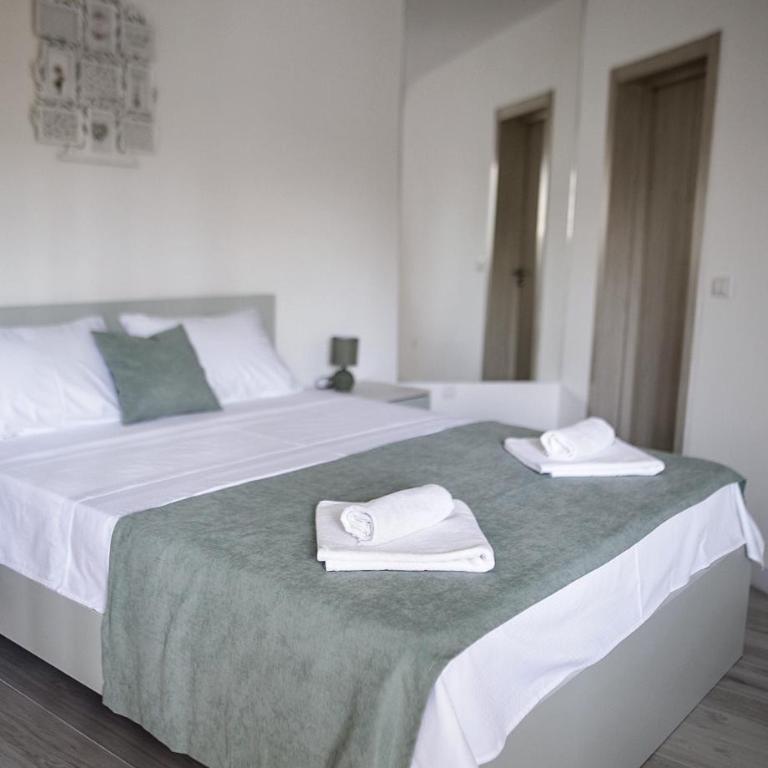 Allure Apartments - Studio - 6
