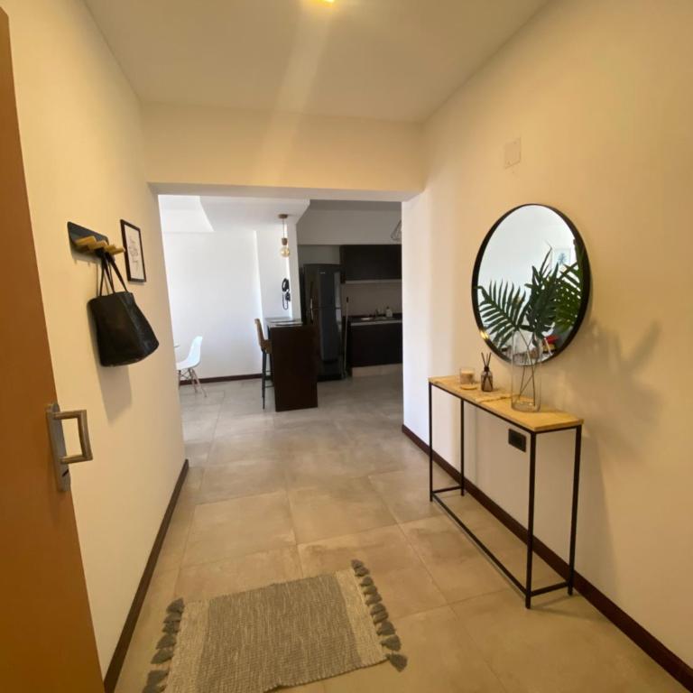 Hermoso departamento céntrico con estacionamiento - One-Bedroom Apartment - 2