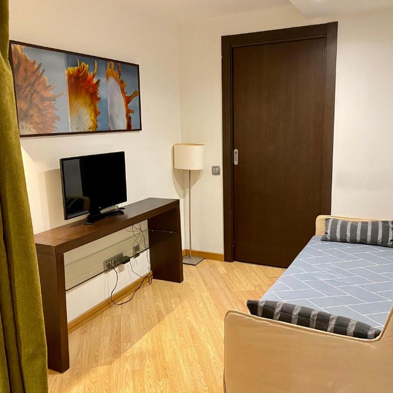 Hotel Concordia Barcelona - Superior Twin Room - 11
