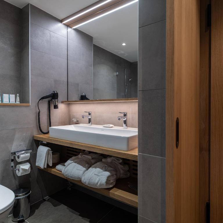 National Zermatt - Matterhorn Views, Sunnegga Gateway & SPA - Deluxe Doppelzimmer mit Blick auf das Matterhorn - 4
