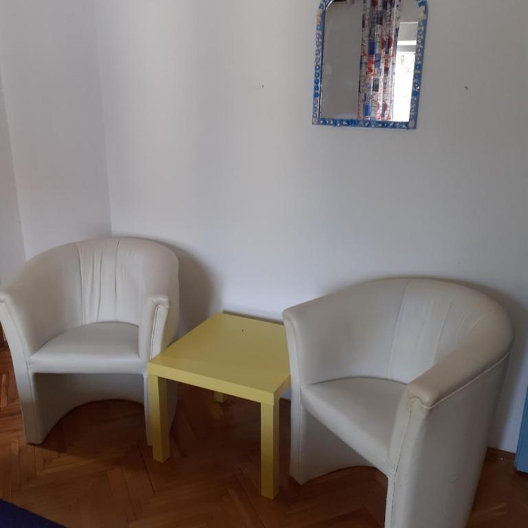 Guest House Vila Bak - Deluks Dvokrevetna Soba sa Bračnim Krevetom i Balkonom - 5