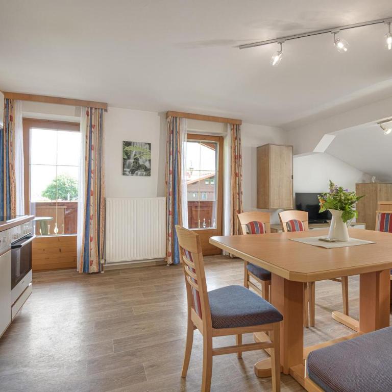 Landhaus Schafflinger - Two-Bedroom Apartment - 10