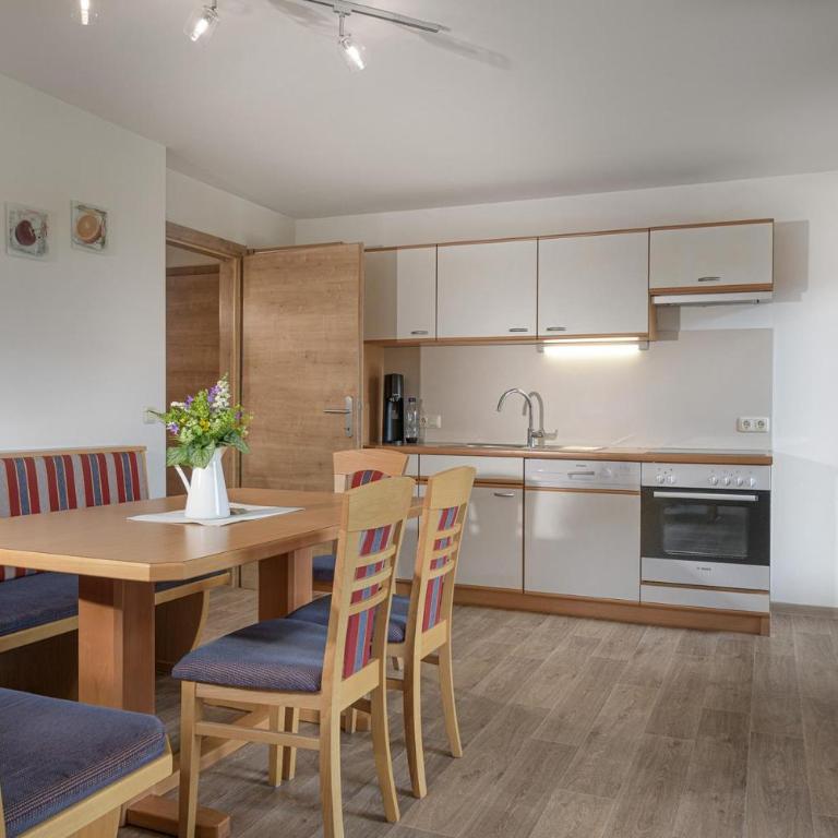 Landhaus Schafflinger - Two-Bedroom Apartment - 12