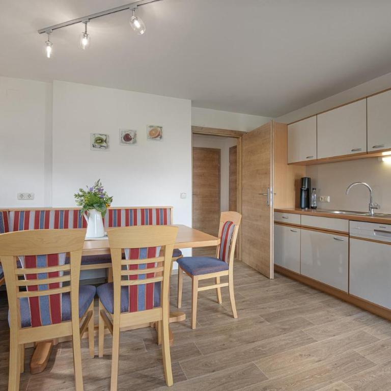 Landhaus Schafflinger - Two-Bedroom Apartment - 15