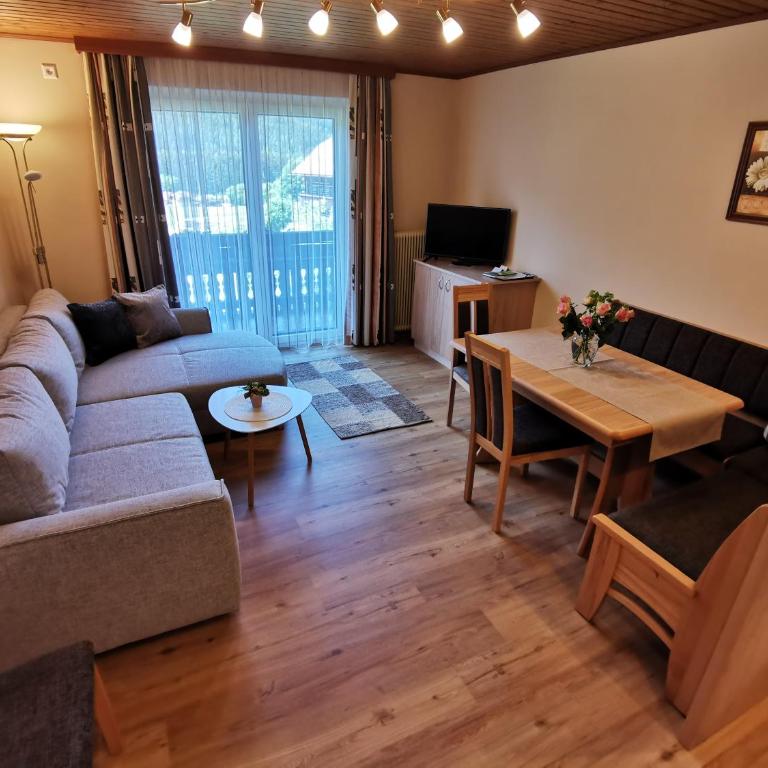 Pension & Ferienwohnung Sonnleiten - Apartment mit 2 Schlafzimmern, einem Balkon und Gartenblick - 3