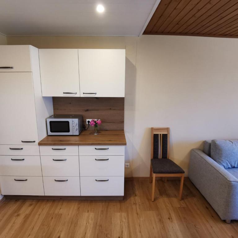 Pension & Ferienwohnung Sonnleiten - Apartment mit 2 Schlafzimmern, einem Balkon und Gartenblick - 8