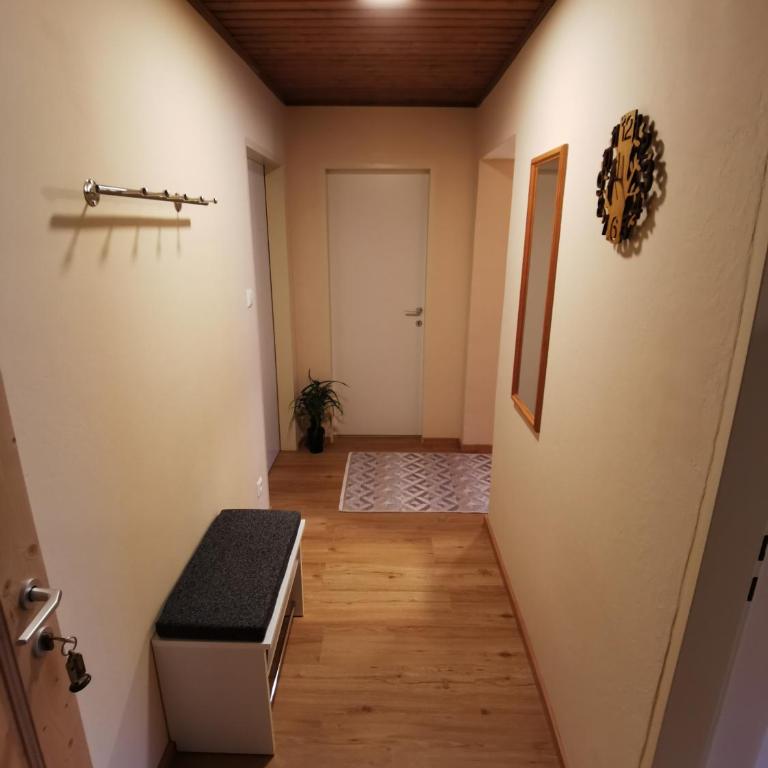 Pension & Ferienwohnung Sonnleiten - Apartment mit 2 Schlafzimmern, einem Balkon und Gartenblick - 11