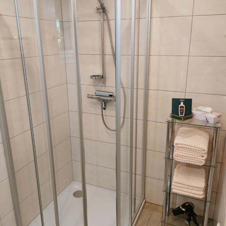 Pension & Ferienwohnung Sonnleiten - Apartment mit 2 Schlafzimmern, einem Balkon und Gartenblick - 13
