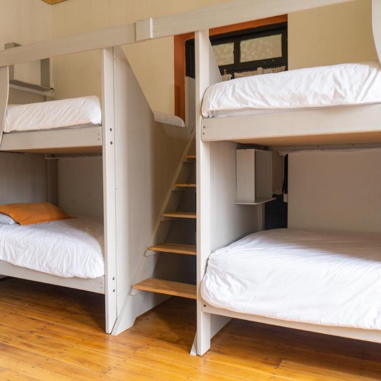 Villa Bonita Hostel - Bed in 4-Bed Mixed Dormitory Room - 2