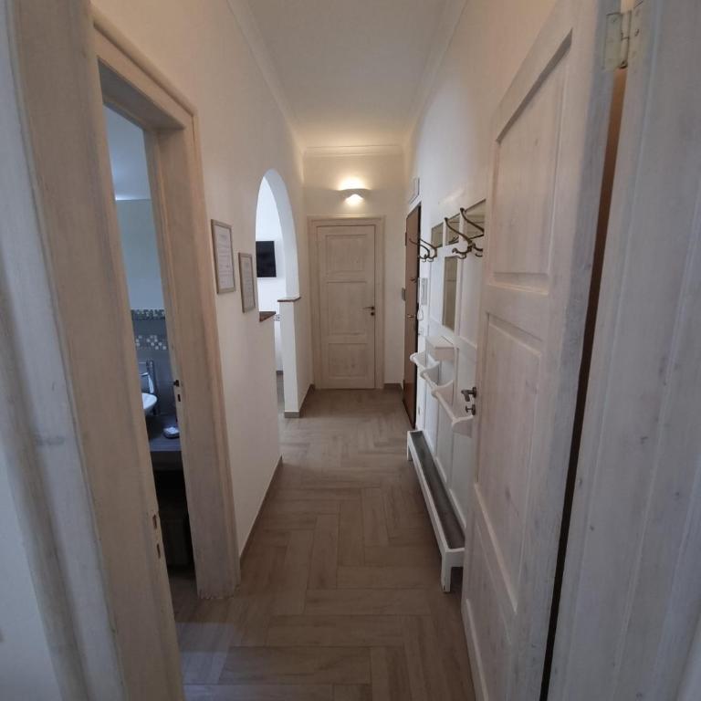 FRAiMARI Home - One-Bedroom Apartment - 19