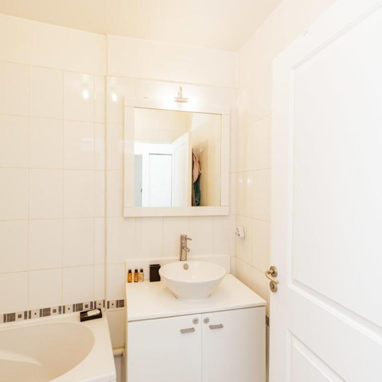 LUMINEUX 37m pour 2 avec BALCON à Paris! - Appartement - 19