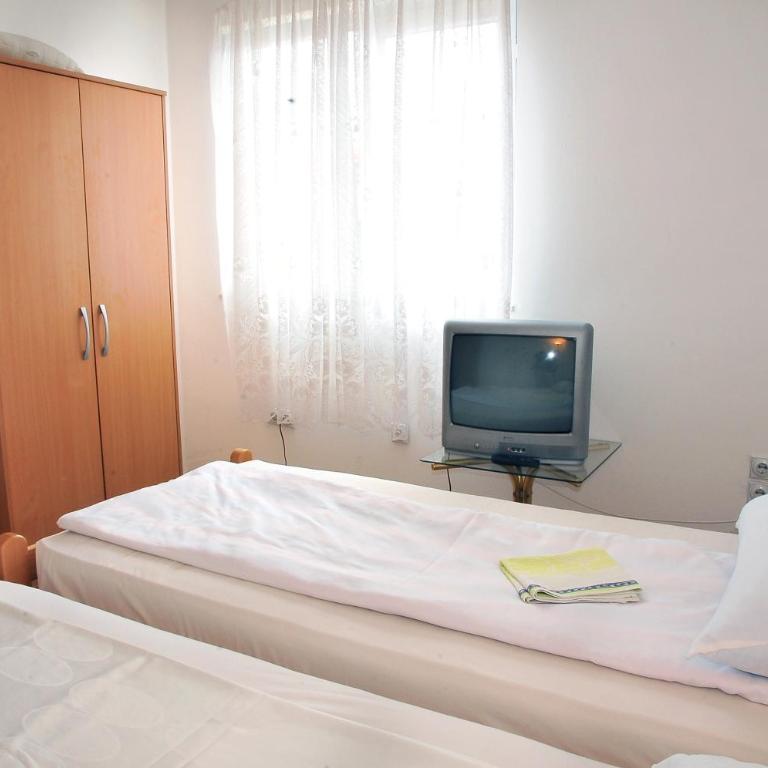 Hostel Room - Dvokrevetna Soba sa Zasebnim Krevetima - 4