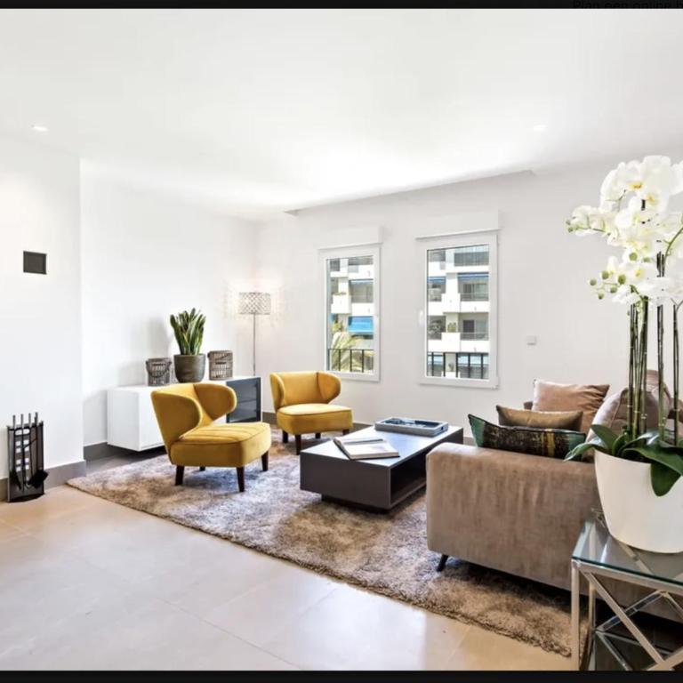 Puerto Banus luxury apartment located in harbor - Deluxe Apartment - 2