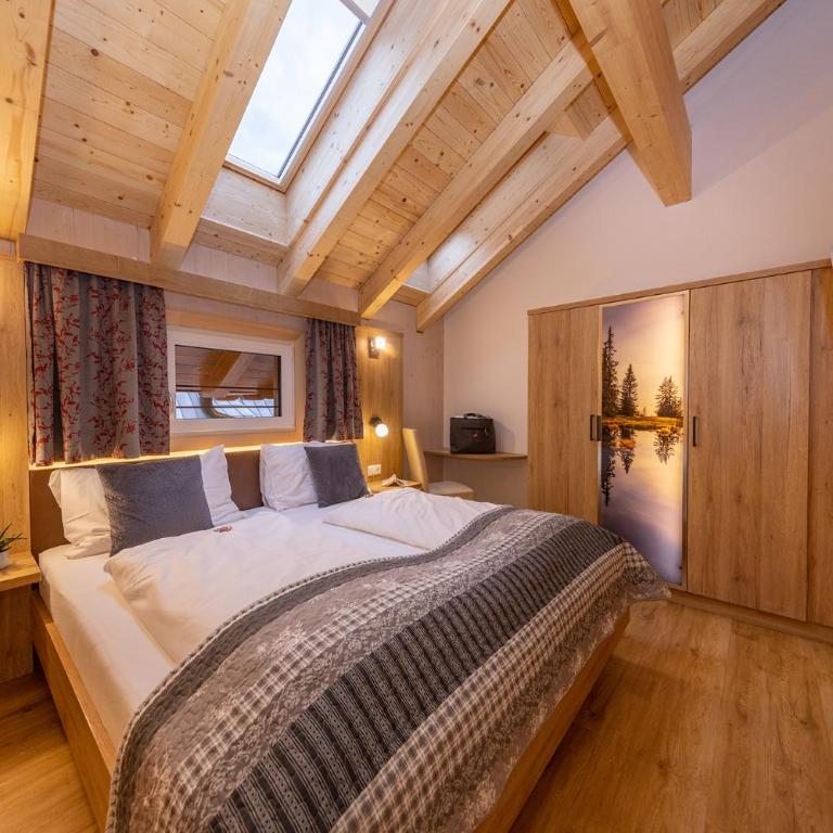 Wellness- und Familienhotel Garni Dachsteinresort - Premium Apartment mit 5 Schlafzimmern - 3