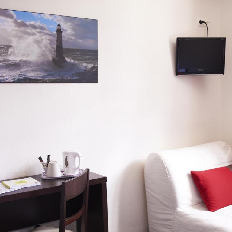 Logis Hotel Chateaubriand - Chambre Triple - 1