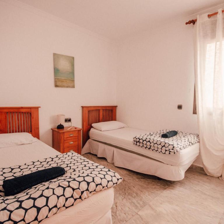 International Surf Camp ONLY SURF - Habitación Doble con baño compartido - 2 camas - 1