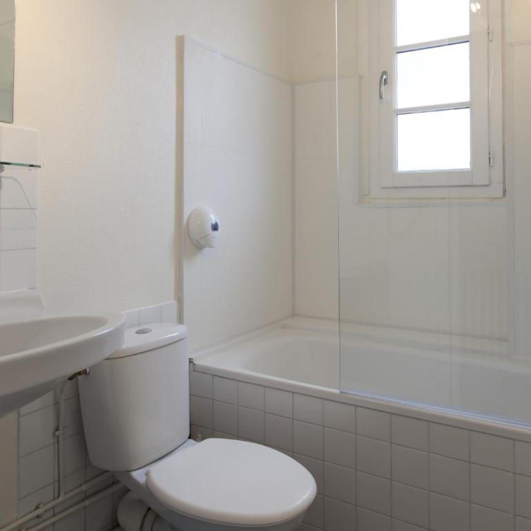 Logis Hotel Chateaubriand - Chambre Triple - 4