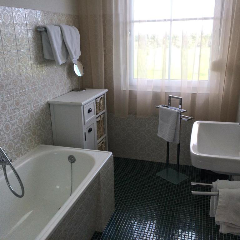 Panoramahotel Steirerland - Doppelzimmer mit Balkon - 11
