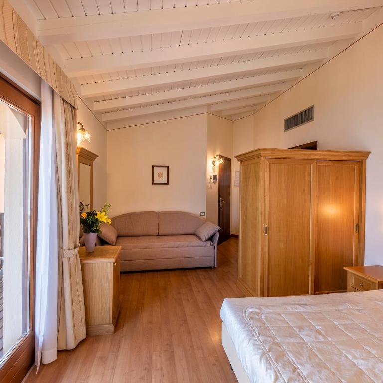 Hotel Pineta Campi - Camera Deluxe Matrimoniale/Doppia con Letti Singoli con Vista Lago - 2