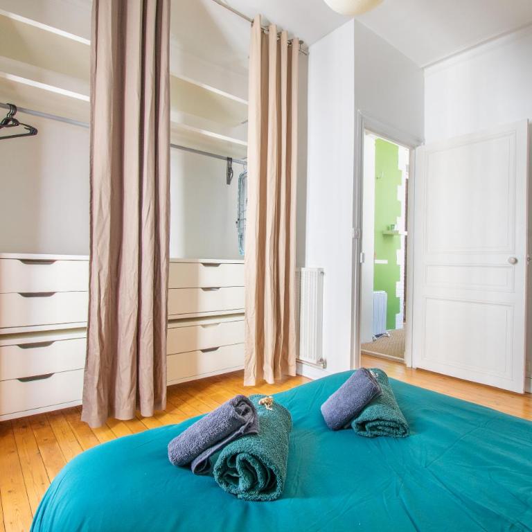 Superbe Appartement Calme 85m², à deux pas du Centre - Two-Bedroom Apartment - 10