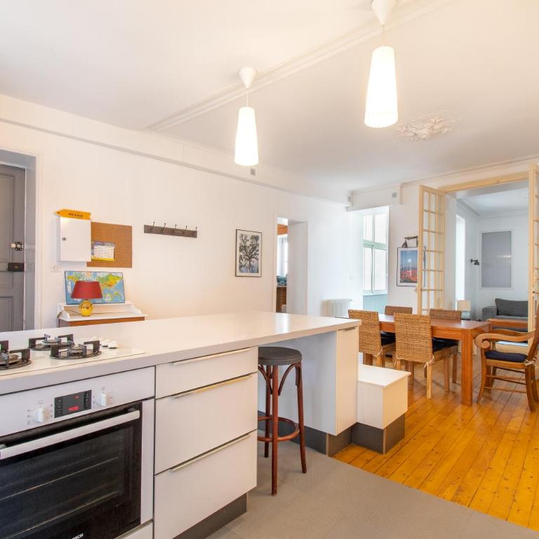 Superbe Appartement Calme 85m², à deux pas du Centre - Two-Bedroom Apartment - 2