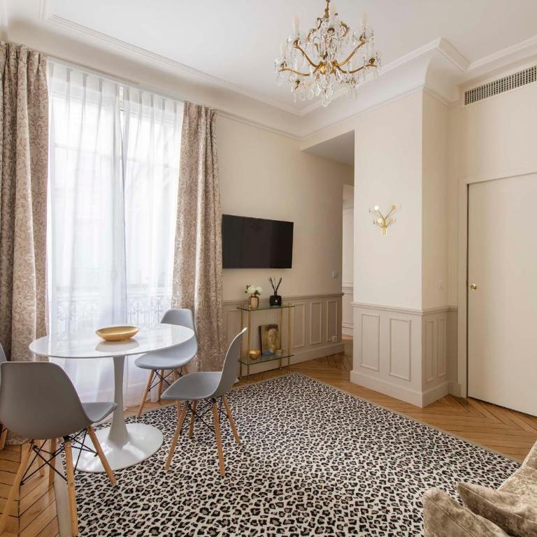 LE BEAU MARAIS - Luxury Apartments, AIR COND, LIFT - Deluxe Queen One Bedroom OPALE - 3