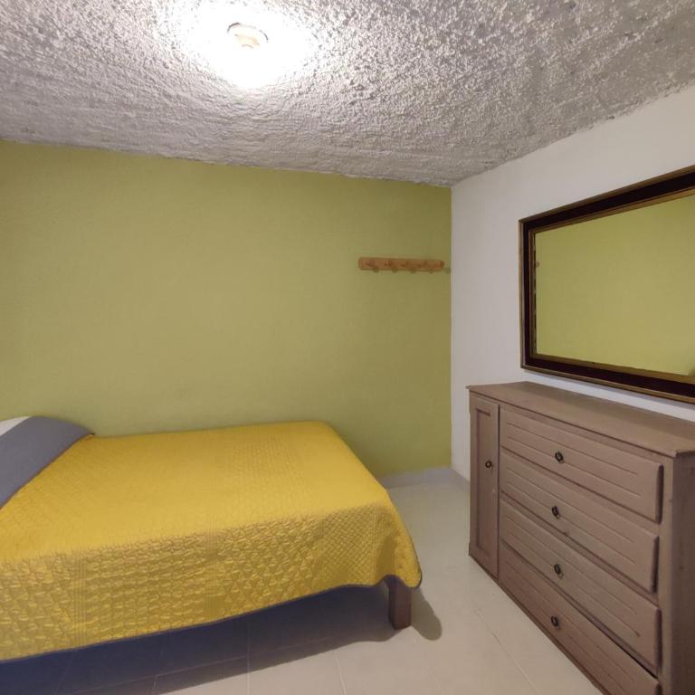 Hostal IKAL - Triple Room with Shared Bathroom - 2