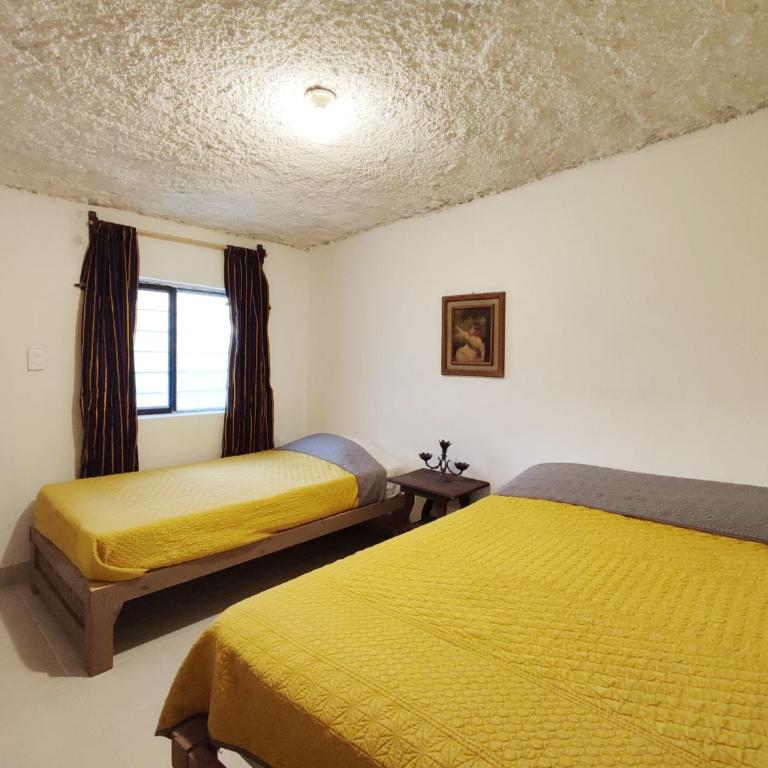 Hostal IKAL - Triple Room with Shared Bathroom - 14