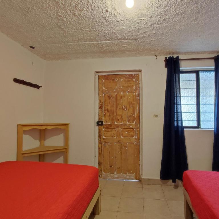 Hostal IKAL - Triple Room with Shared Bathroom - 6