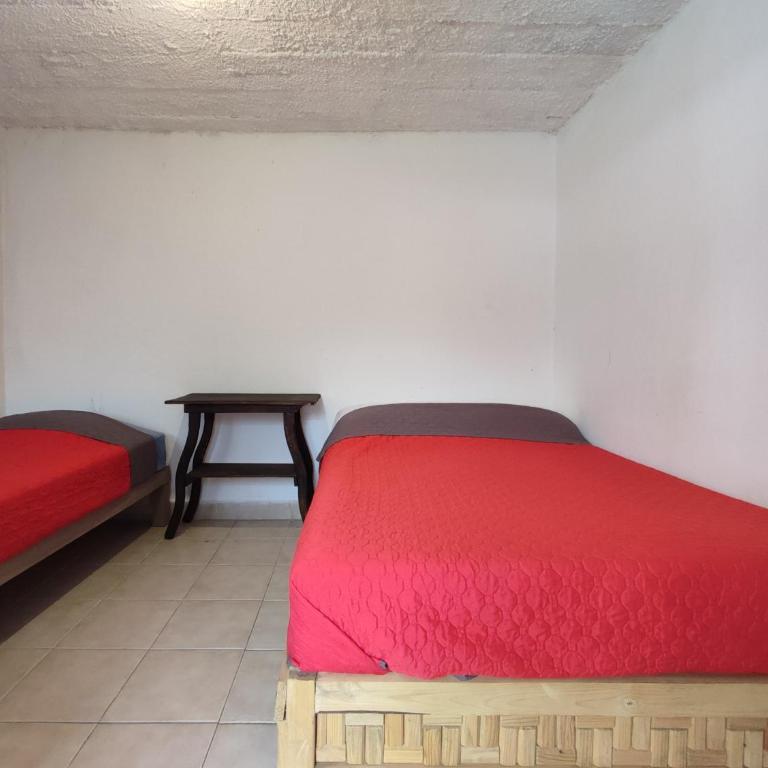 Hostal IKAL - Triple Room with Shared Bathroom - 7