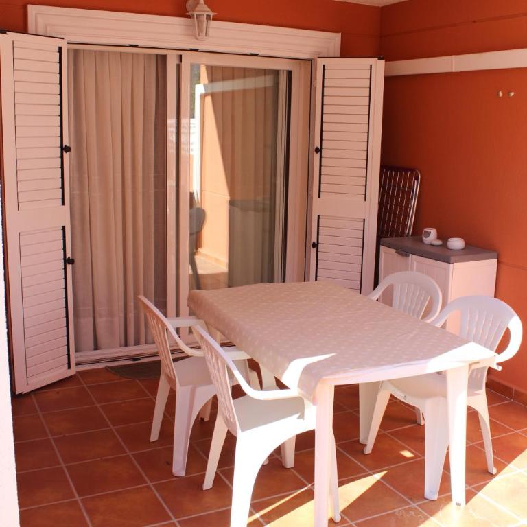 Apto. con gran terraza y acceso directo a piscina. - Apartment - 3